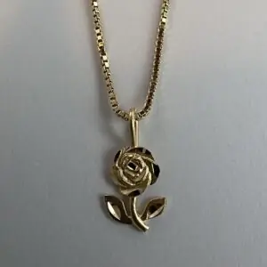 Yellow gold 10k Rose pendant