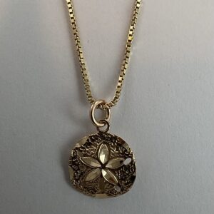 Yellow gold 10k Sand Dollar